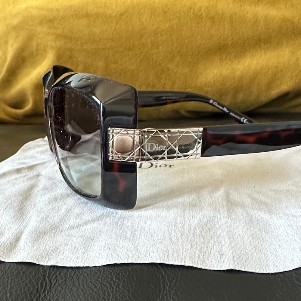 Dior Women's Tortoiseshell Sunglasses with Brown Gradient Lenses - Picture 3 of 11